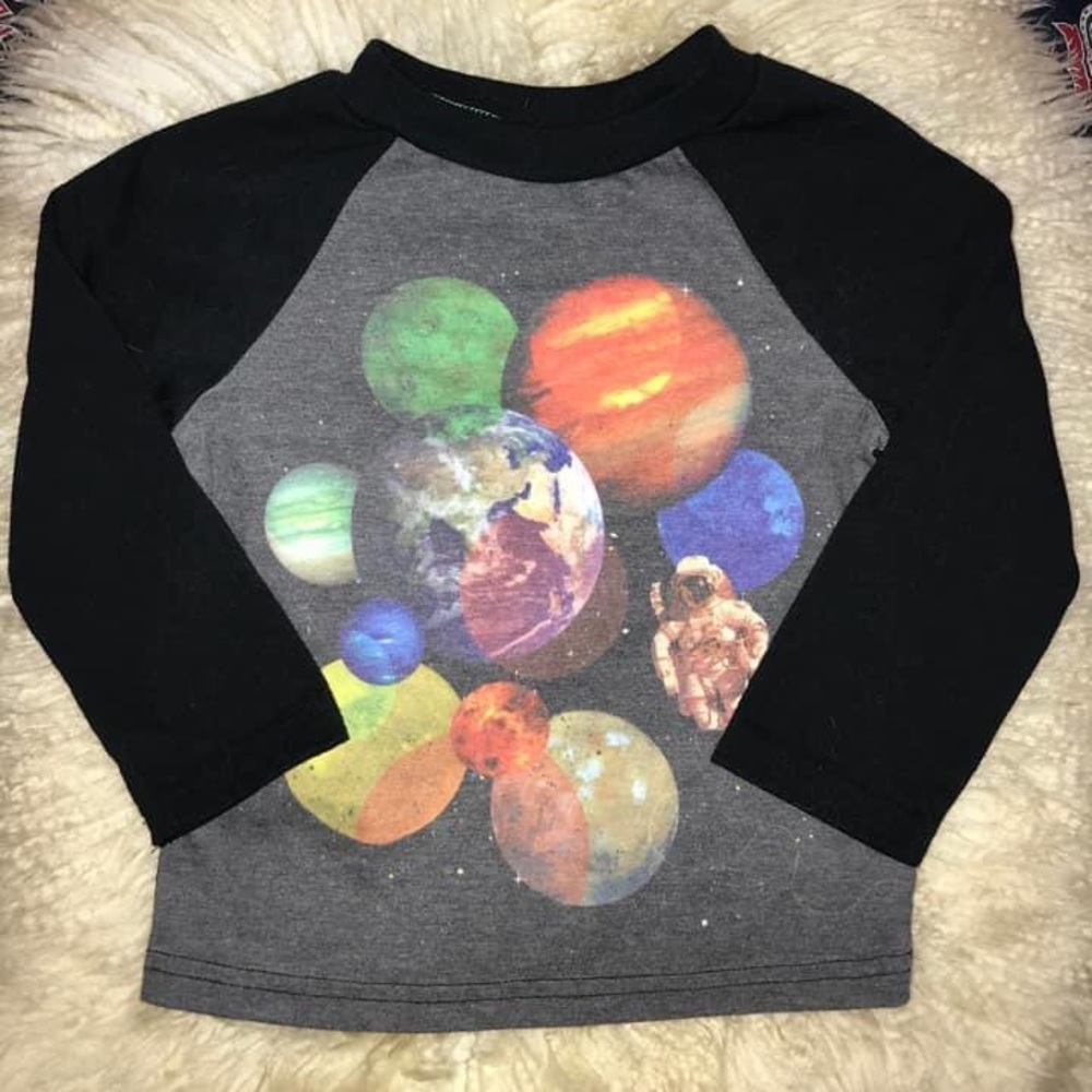 GUC Circo space graphic l/s raglan tee